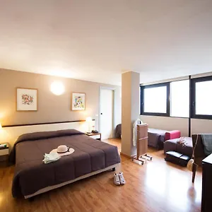 Ibis Styles Cristal Отель